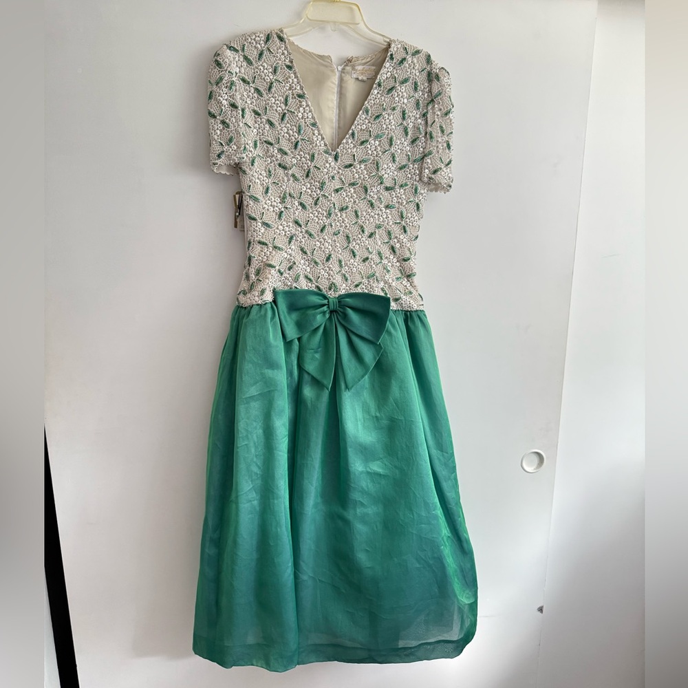 Elegant Green and White Vintage Silk Dress with Bow